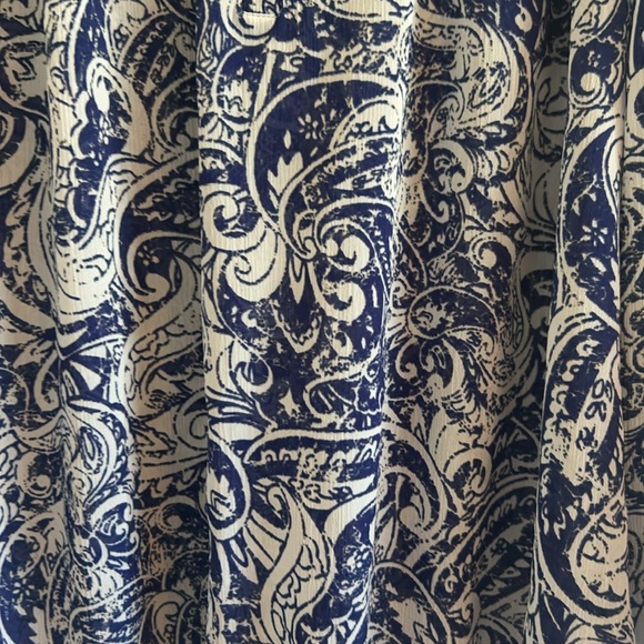 Liz ClaiborneVGUC blue/white semi sheer pull on top, elastic neck waist sleeves - Picture 5 of 7